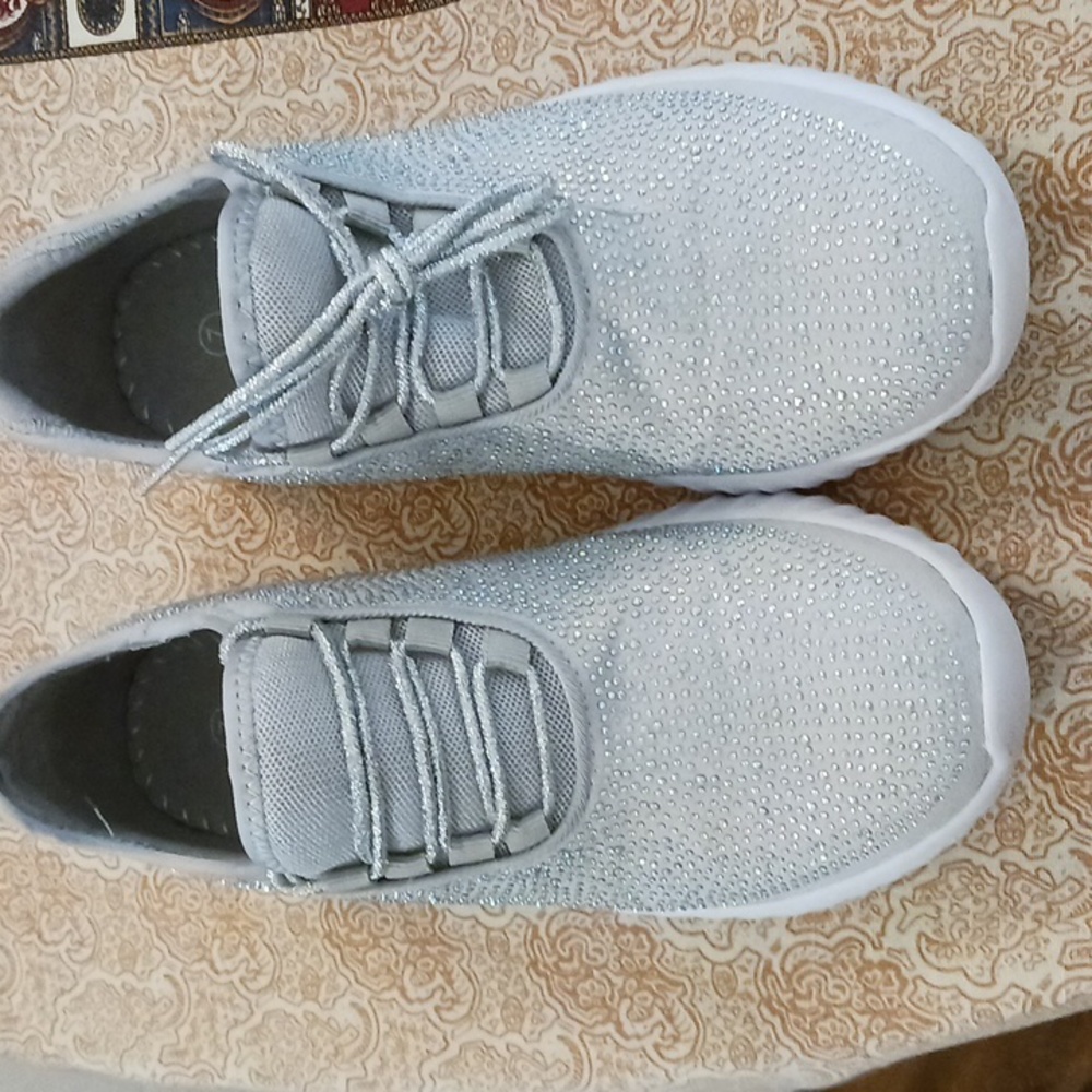 Women's Forever sneaker sz7 light weight silver sparkle